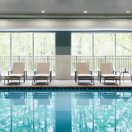 Holiday Inn Express & Suites Zion By Ihg - Great Lakes-Free Breakfast And Naval Base Shuttle