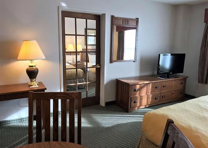 Hotel Express & By Ihg - Great Lakes-free Breakfast And Naval Base Shuttle 3*