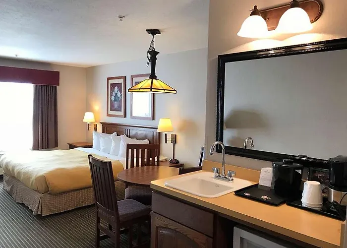 Express & By Ihg - Great Lakes-free Breakfast And Naval Base Shuttle Hotel 3*