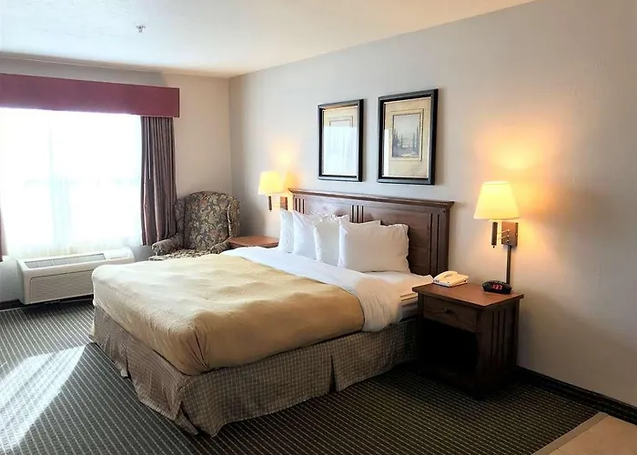 Express & By Ihg - Great Lakes-free Breakfast And Naval Base Shuttle 3*