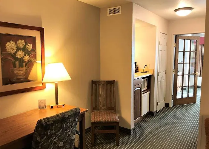 Express & By Ihg - Great Lakes-free Breakfast And Naval Base Shuttle Hotel Zion