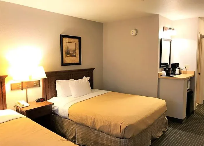 Express & By Ihg - Great Lakes-free Breakfast And Naval Base Shuttle 3*