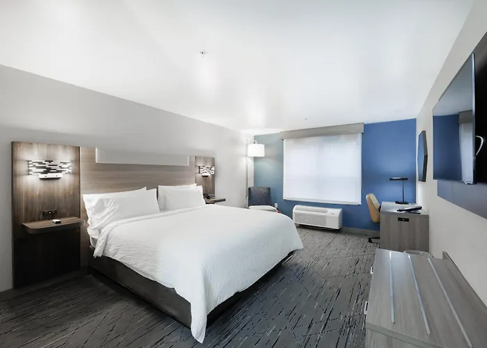 Express & By Ihg - Great Lakes-free Breakfast And Naval Base Shuttle Zion