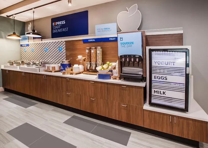 Express & By Ihg - Great Lakes-free Breakfast And Naval Base Shuttle Zion