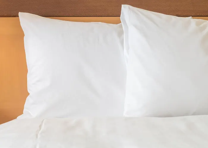 Express & By Ihg - Great Lakes-free Breakfast And Naval Base Shuttle