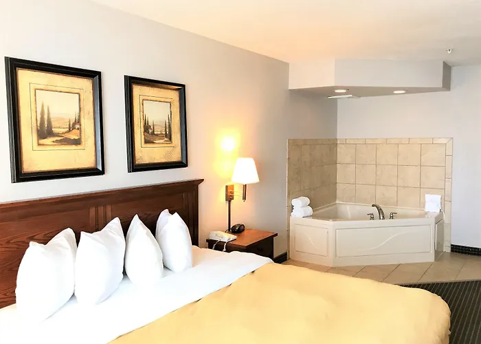 Express & By Ihg - Great Lakes-free Breakfast And Naval Base Shuttle Zion