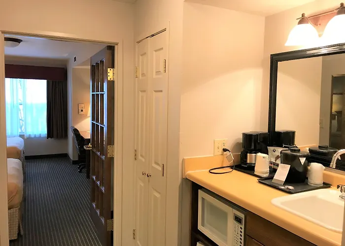 Express & By Ihg - Great Lakes-free Breakfast And Naval Base Shuttle 3* Zion