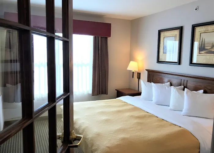 Express & By Ihg - Great Lakes-free Breakfast And Naval Base Shuttle 3*