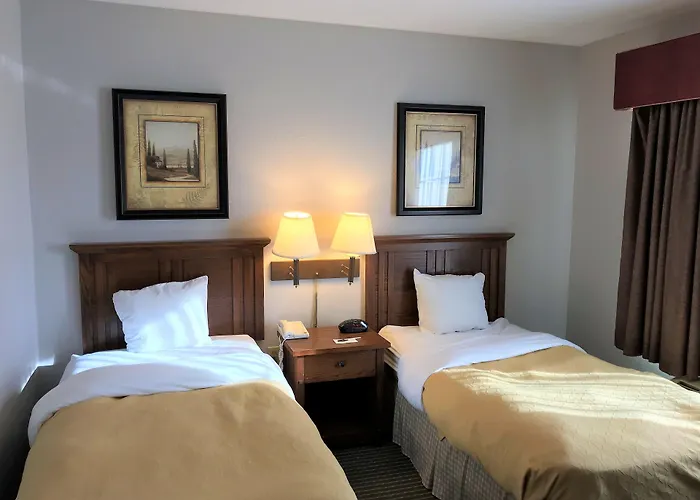 Express & By Ihg - Great Lakes-free Breakfast And Naval Base Shuttle