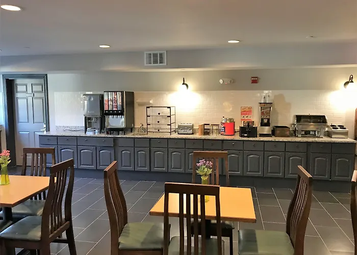 Express & By Ihg - Great Lakes-free Breakfast And Naval Base Shuttle