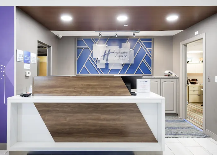 Hotel Express & By Ihg - Great Lakes-free Breakfast And Naval Base Shuttle Zion