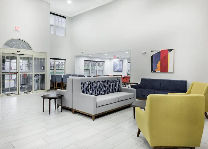 Express & By Ihg - Great Lakes-free Breakfast And Naval Base Shuttle 3* Zion