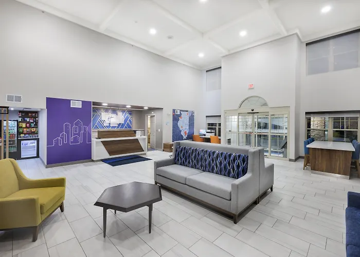 Express & By Ihg - Great Lakes-free Breakfast And Naval Base Shuttle Hotel 3*
