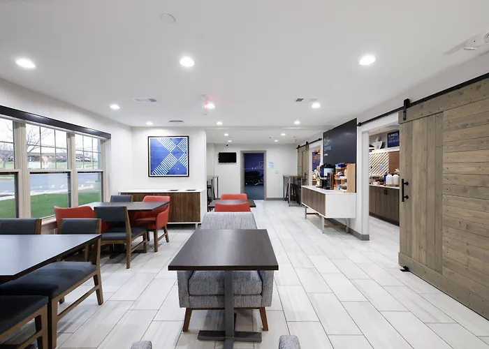 Hotel Express & By Ihg - Great Lakes-free Breakfast And Naval Base Shuttle