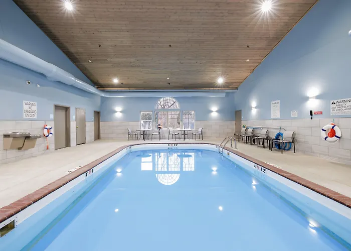 Express & By Ihg - Great Lakes-free Breakfast And Naval Base Shuttle Hotel Zion