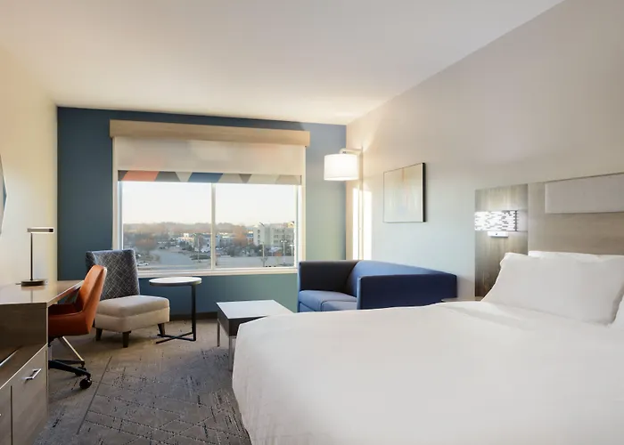 Hotel Express & By Ihg - Great Lakes-free Breakfast And Naval Base Shuttle 3*