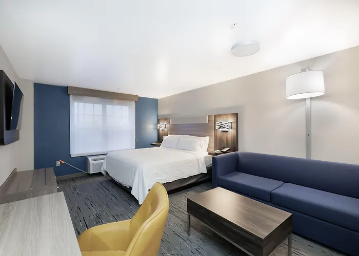 Express & By Ihg - Great Lakes-free Breakfast And Naval Base Shuttle Hotel 3*