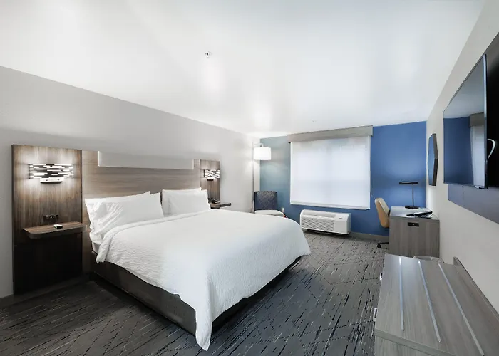 Hotel Express & By Ihg - Great Lakes-free Breakfast And Naval Base Shuttle 3*