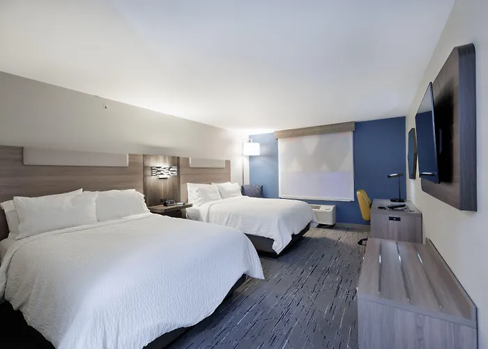 Express & By Ihg - Great Lakes-free Breakfast And Naval Base Shuttle Hotel