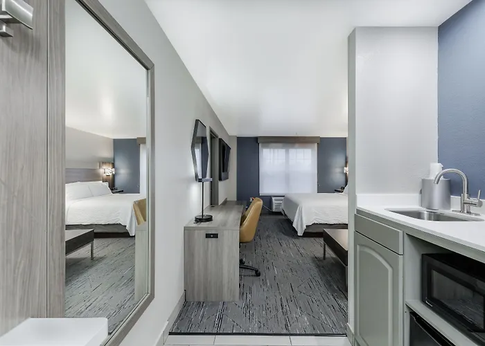 Express & By Ihg - Great Lakes-free Breakfast And Naval Base Shuttle 3* Zion