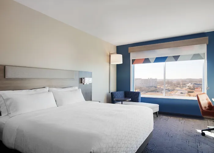 Express & By Ihg - Great Lakes-free Breakfast And Naval Base Shuttle