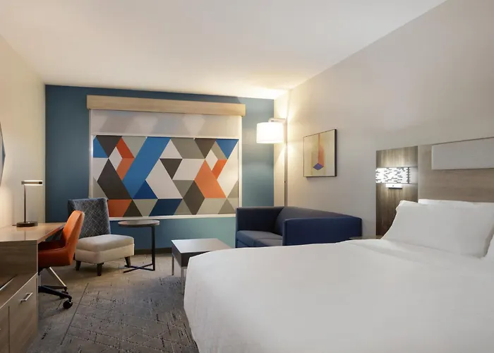 Express & By Ihg - Great Lakes-free Breakfast And Naval Base Shuttle 3* Zion