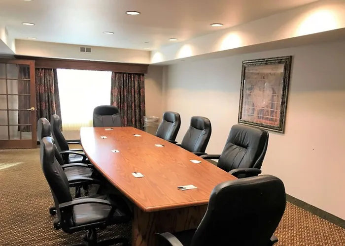 Hotel Express & By Ihg - Great Lakes-free Breakfast And Naval Base Shuttle Zion