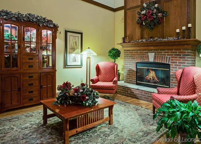 Hotel Express & By Ihg - Great Lakes-free Breakfast And Naval Base Shuttle 3*
