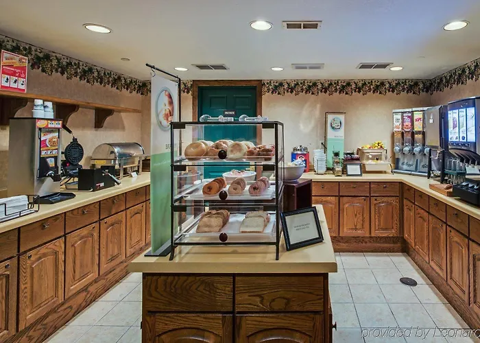 Express & By Ihg - Great Lakes-free Breakfast And Naval Base Shuttle 3* Zion