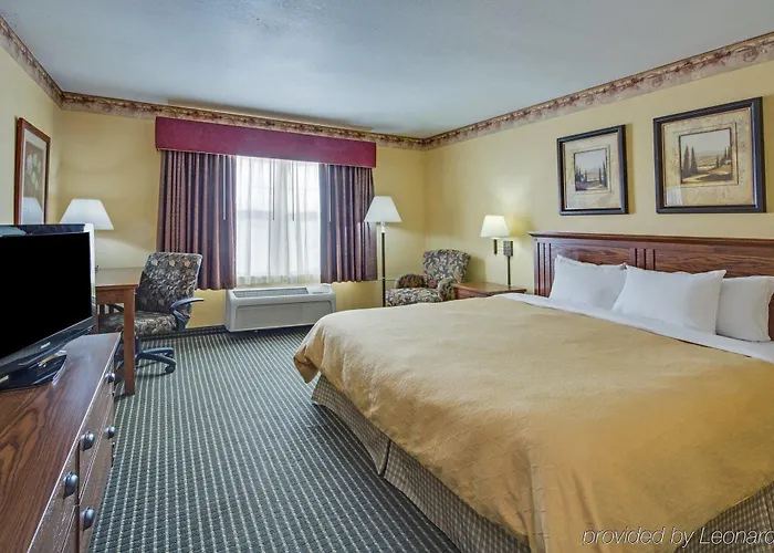 Express & By Ihg - Great Lakes-free Breakfast And Naval Base Shuttle Hotel 3*